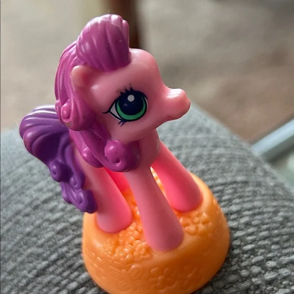 My Little Pony VTG Sky Wishes 2007
McDonald’s toy pink orange collectible - Picture 2 of 3